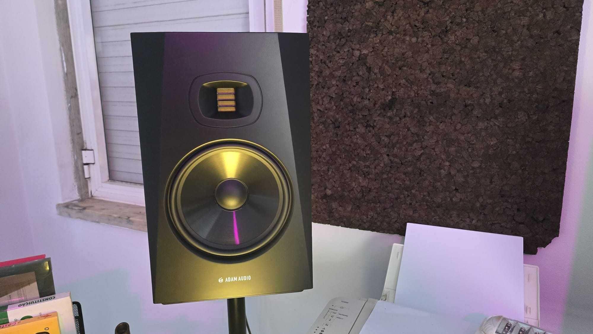Par de Monitores de Audio ADAM T8V