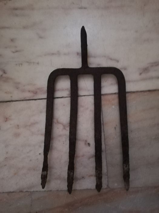 Forquilha de 4 dentes antiga