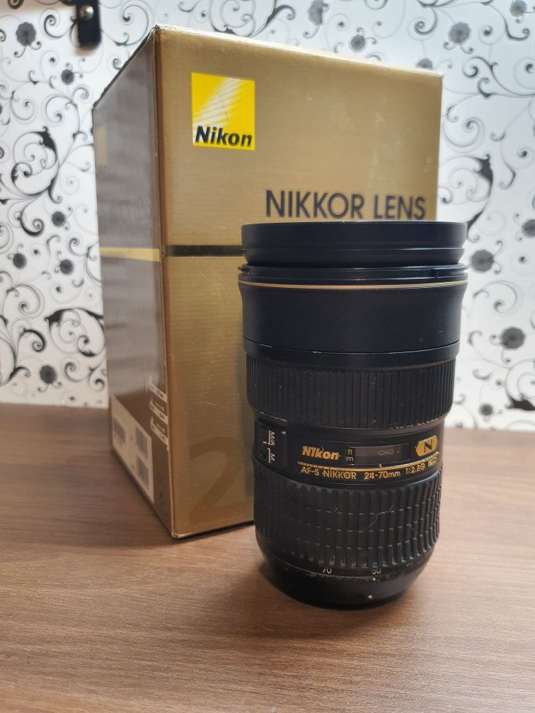 Lente Nikon 24-70 2.8 G ED para peças ou reparação