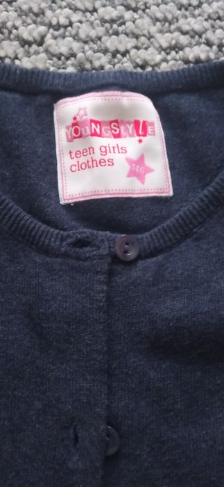 Sweterek granatowy, dziewczęcy