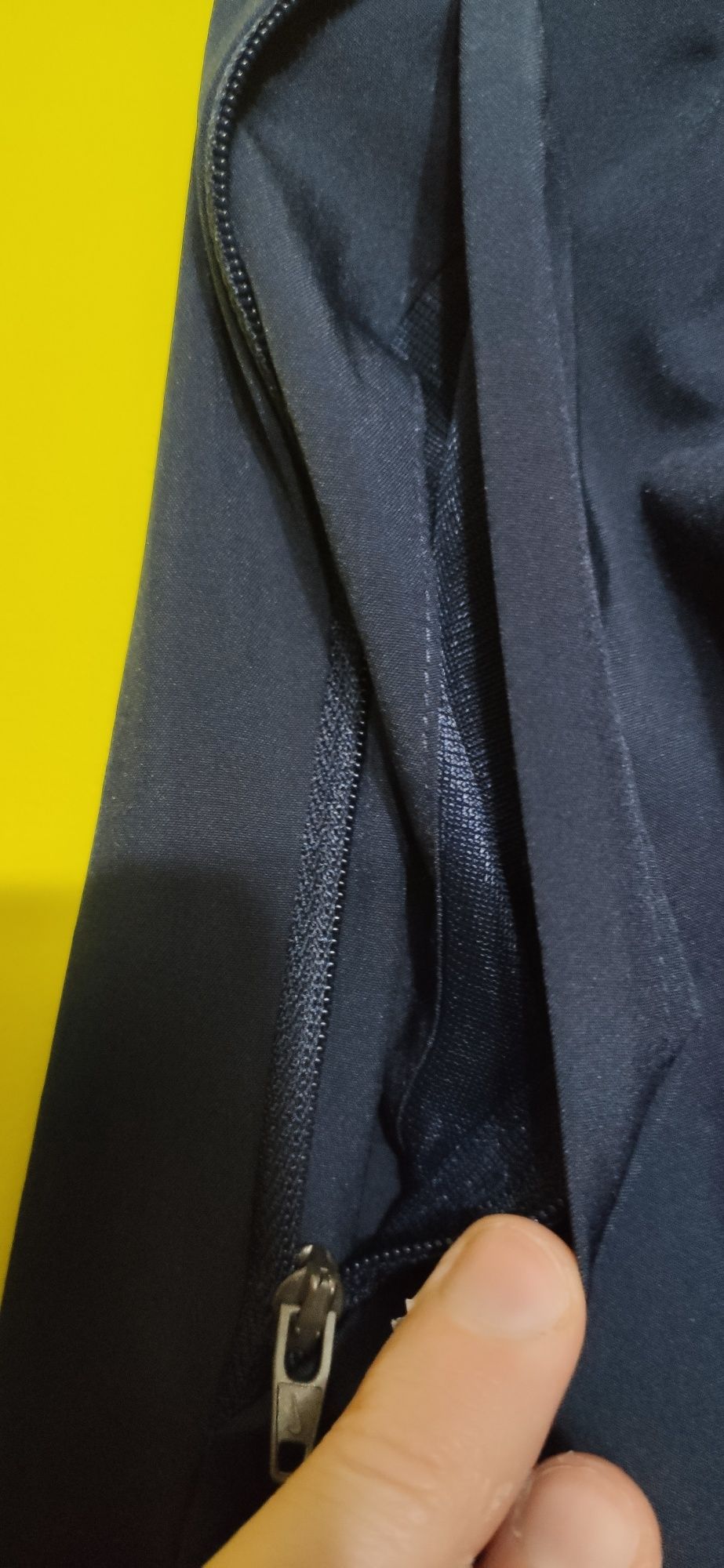 Spodnie dresowe NIKE dry fit academy z kieszeniami na suwak i ściągacz