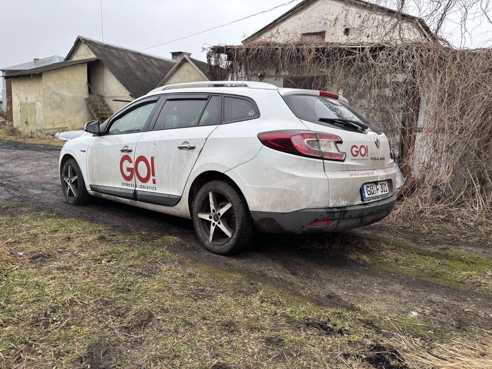 Renault Megane 3 бампер крило капот двері