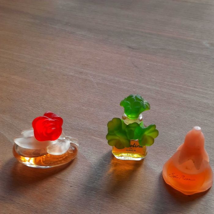 Miniaturki perfum, mini kolekcja (26 szt.).