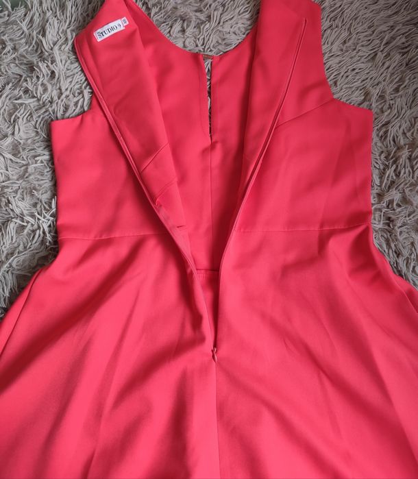 Czerwona Sukienka Rozkloszowana