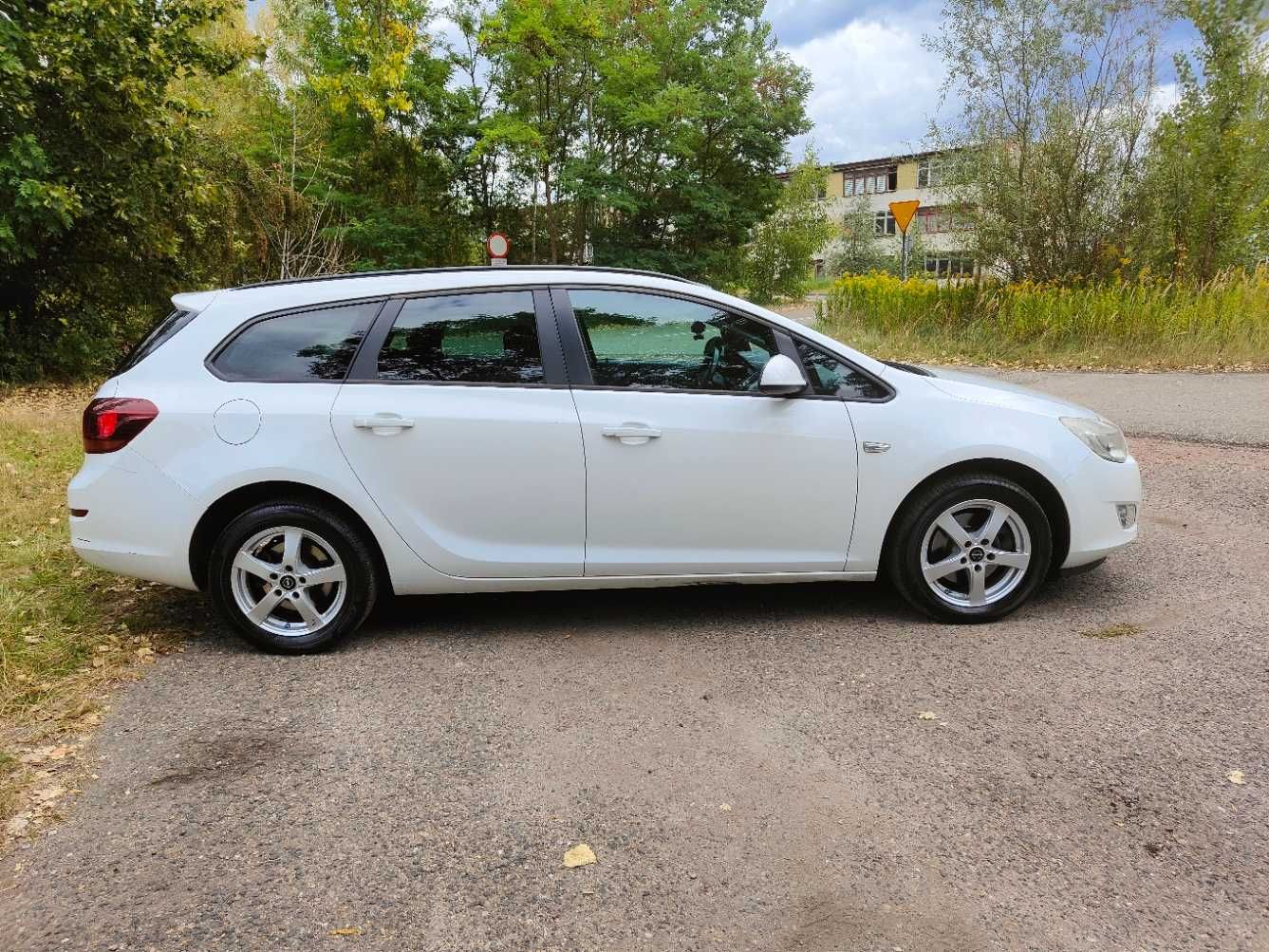Astra J 1.7 CDTI Stan Techniczny B Dobry bez korozji klima sprawna