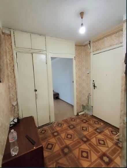 Продам 2-х к. кв. метро Масельского.