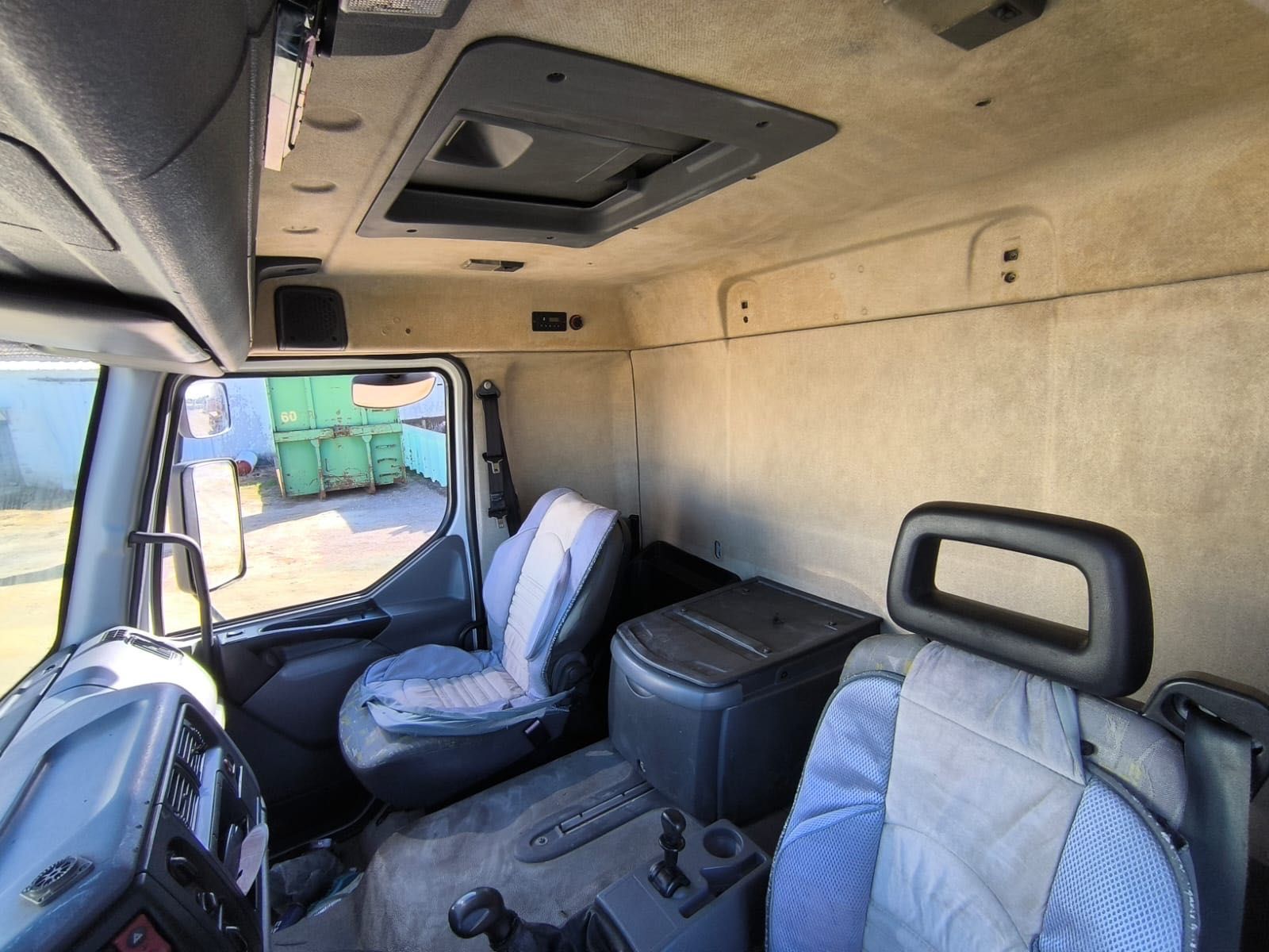 Pronto socorro midlum 870 cm e carro-piloto para transporte excecional