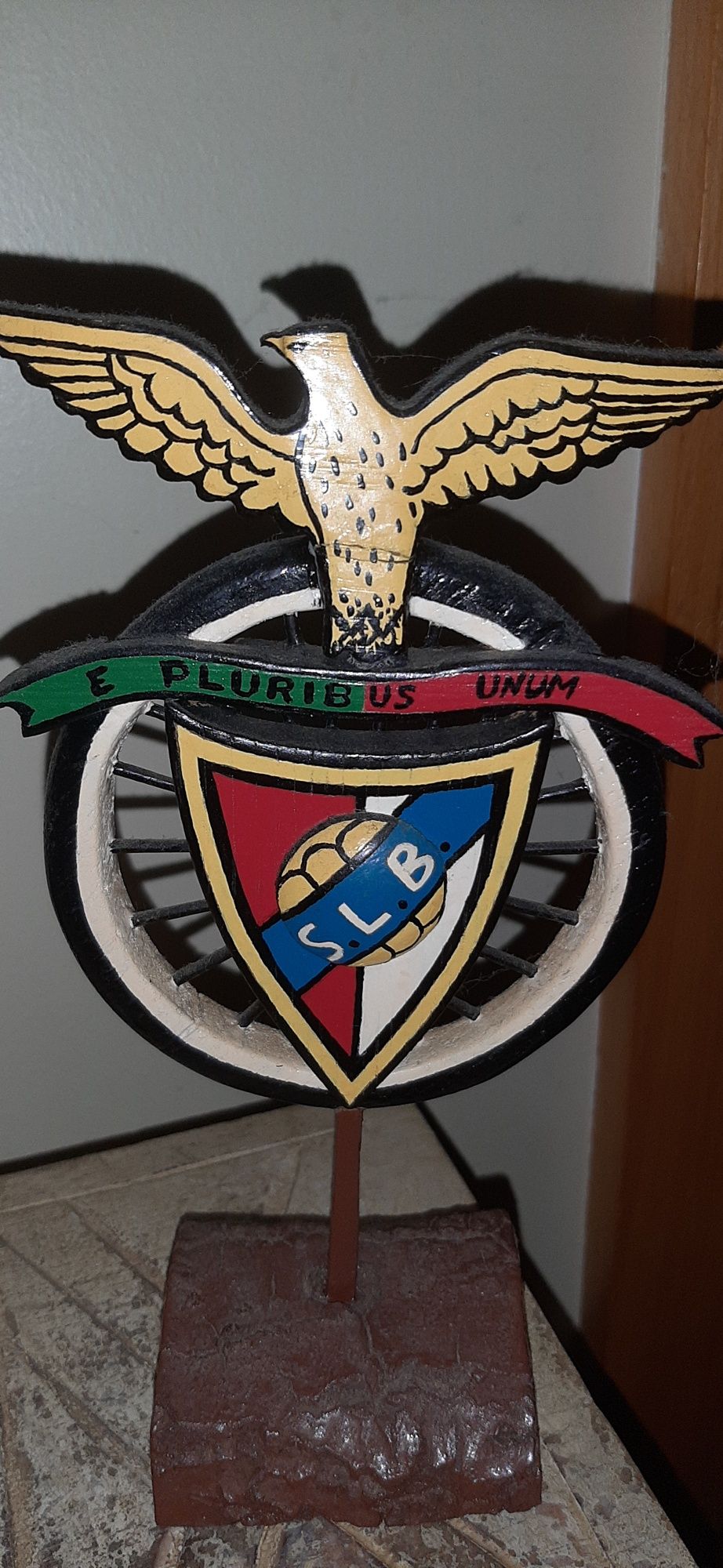 Emblema Benfica/SLB feito à mão em madeira