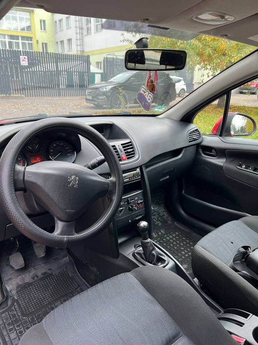 Продам Peugeot 207 2009р 1.4 бензин
