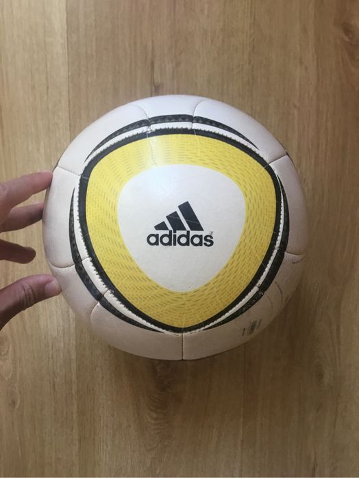 Bola Jabulani de 2010 (replica) em bom estado