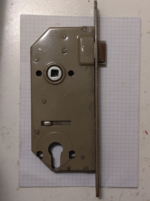 Zamek wpuszczany do drzwi