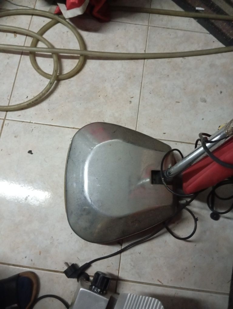 Máquina de encerar
