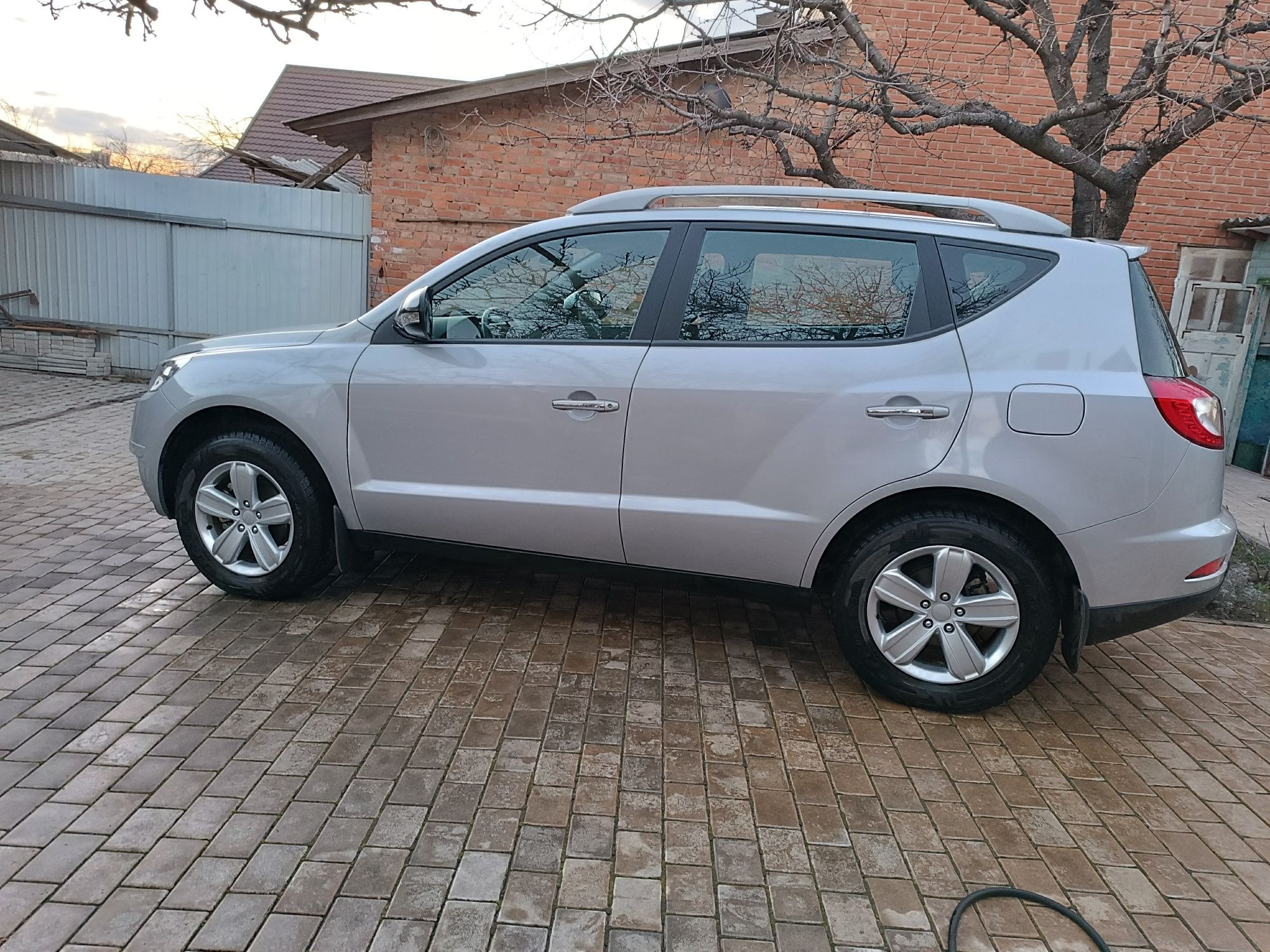Geely Emgrand x7