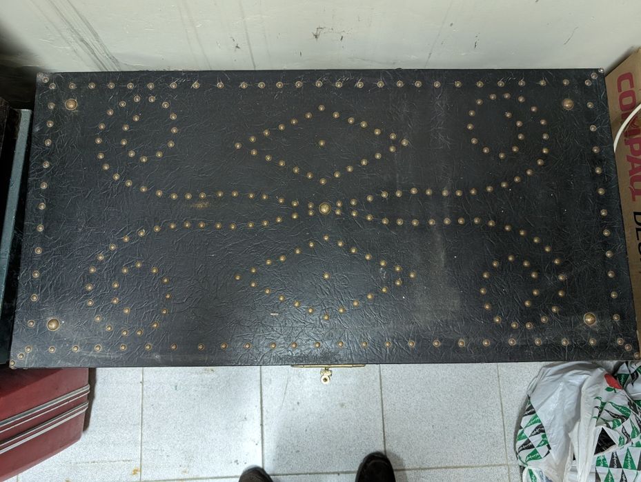 Arca em madeira forrada