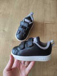 крутые фирменные детские кроссовки  Adidas, оригинал.  Размер 21