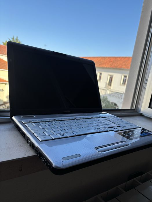 Toshiba Satellite L500-13W | Pentium Dual-Core | 4GB RAM | 240GB HD