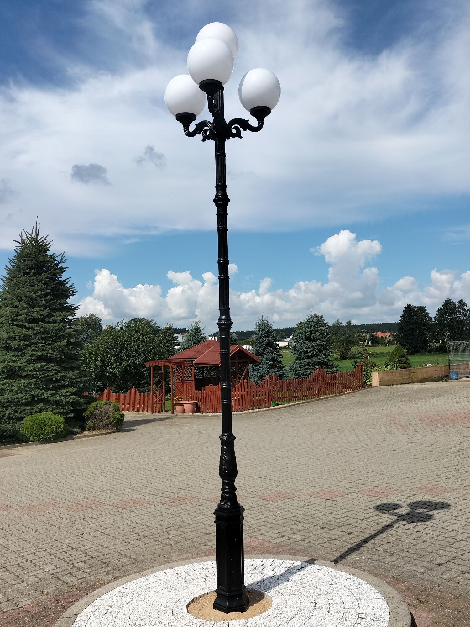 Lampa ogrodowa ozdobna