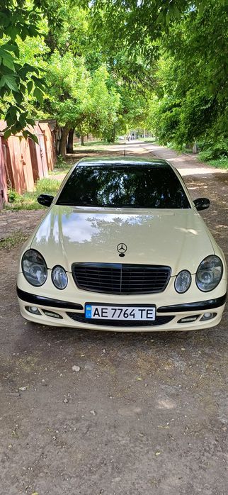 Мерседес Е200 W211