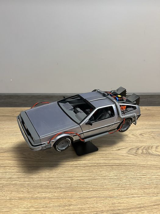 Model DeLorean DMC-12