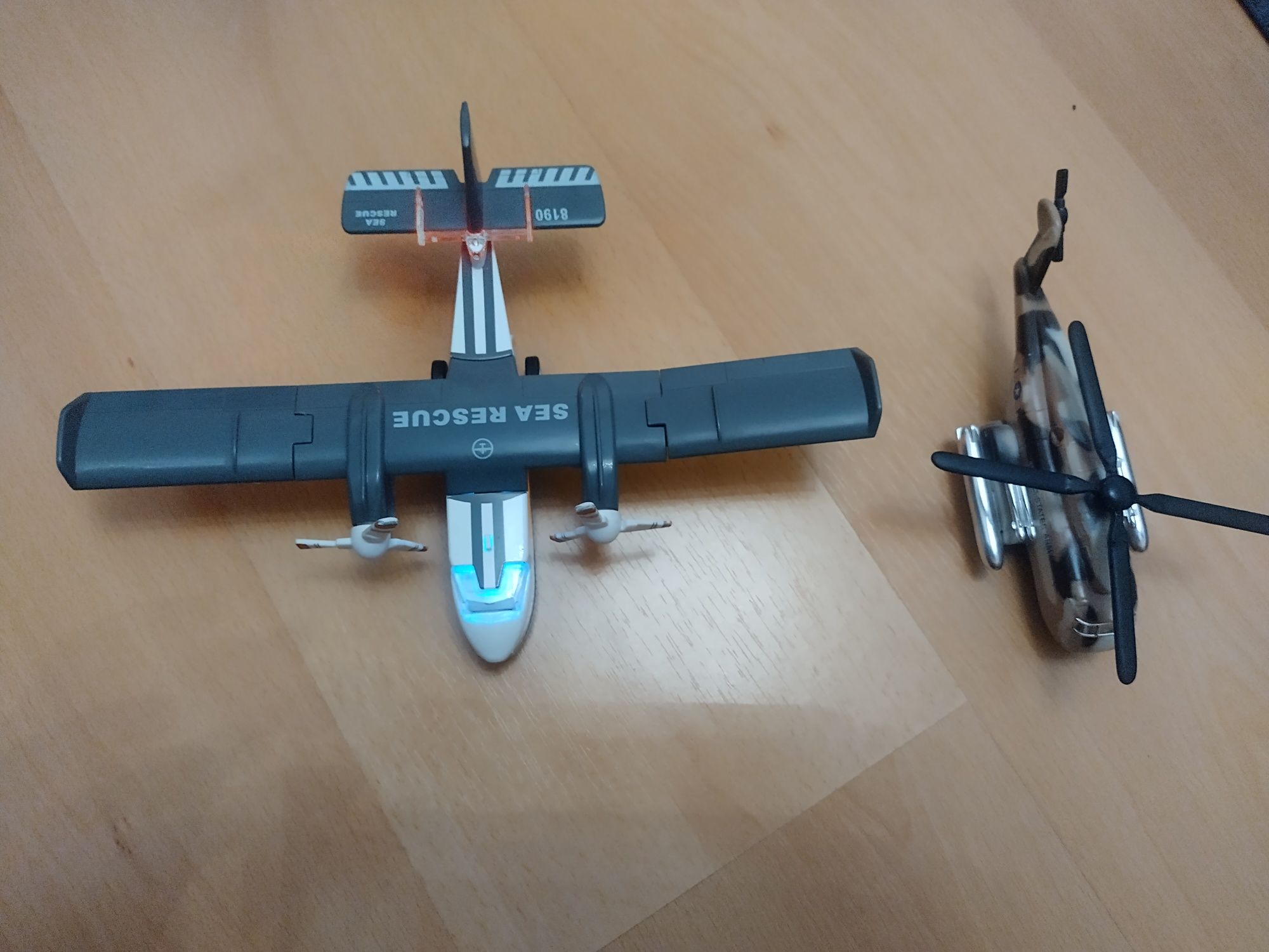 Avião e helicóptero