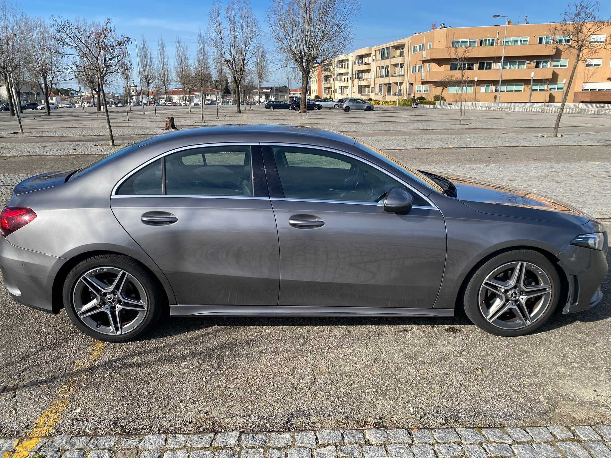 Mercedes A 180 Limousine AMG caixa automática