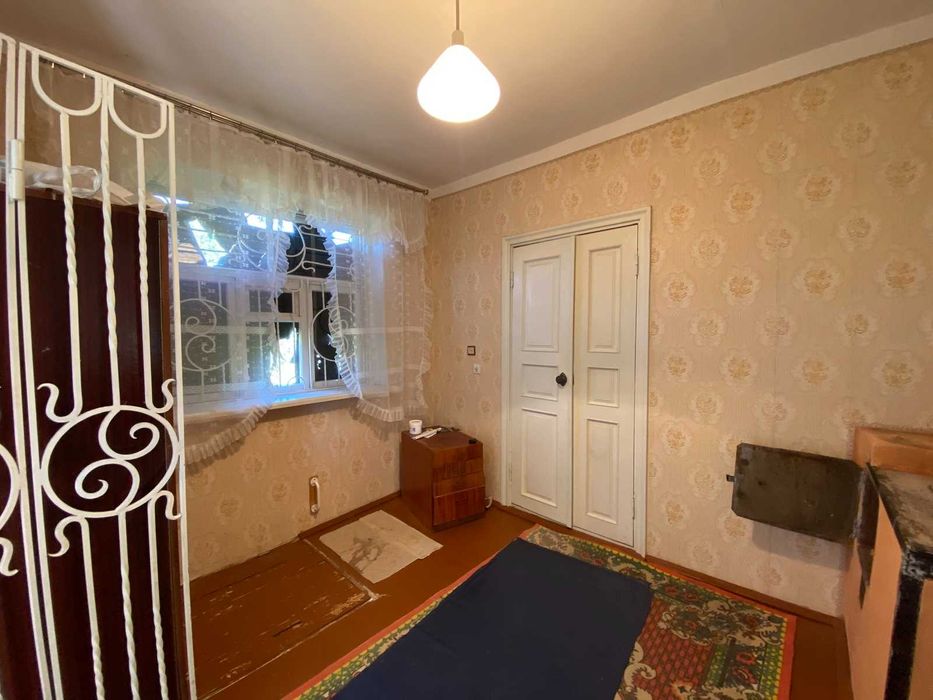 Продається дачний будинок з гаражем у мальовничому місці!