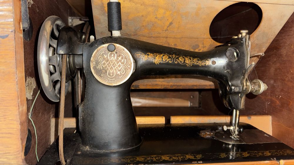 Швейна машинка ножна