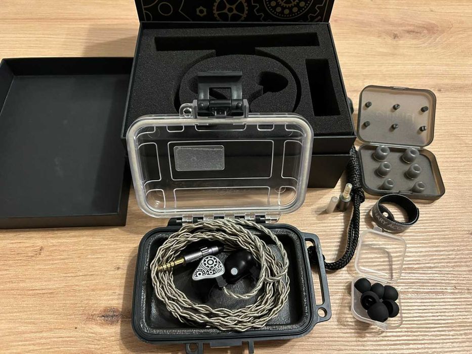 Słuchawki IEM Binary Acoustics Dynaquattro