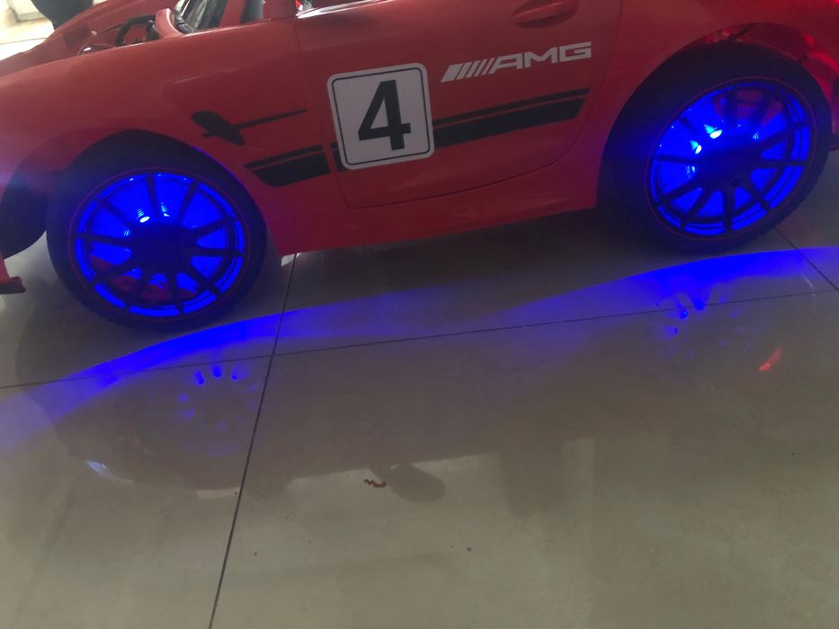 Машина на аккумуляторе детская