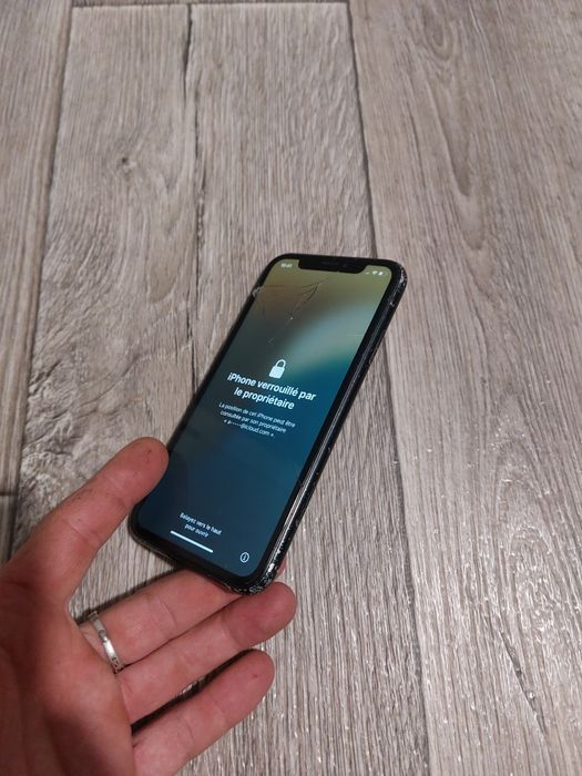 Телефон iPhone XR 64GB