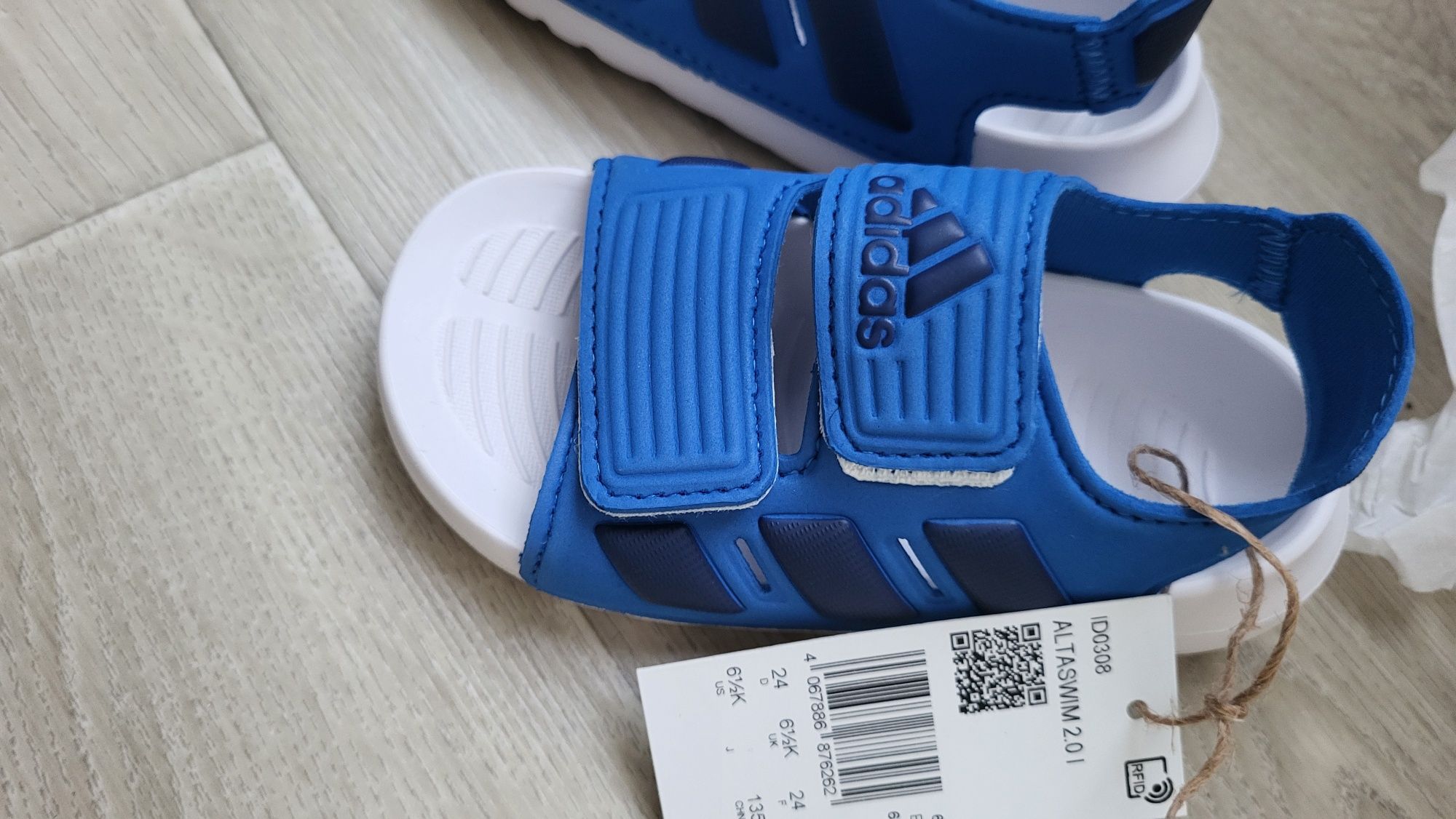 Нові сандалі adidas 31 та 24 розмір