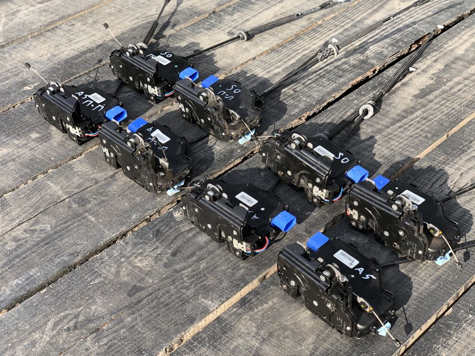 замок дверей центральний гольф 5 шкода а5 тоуран замок двери