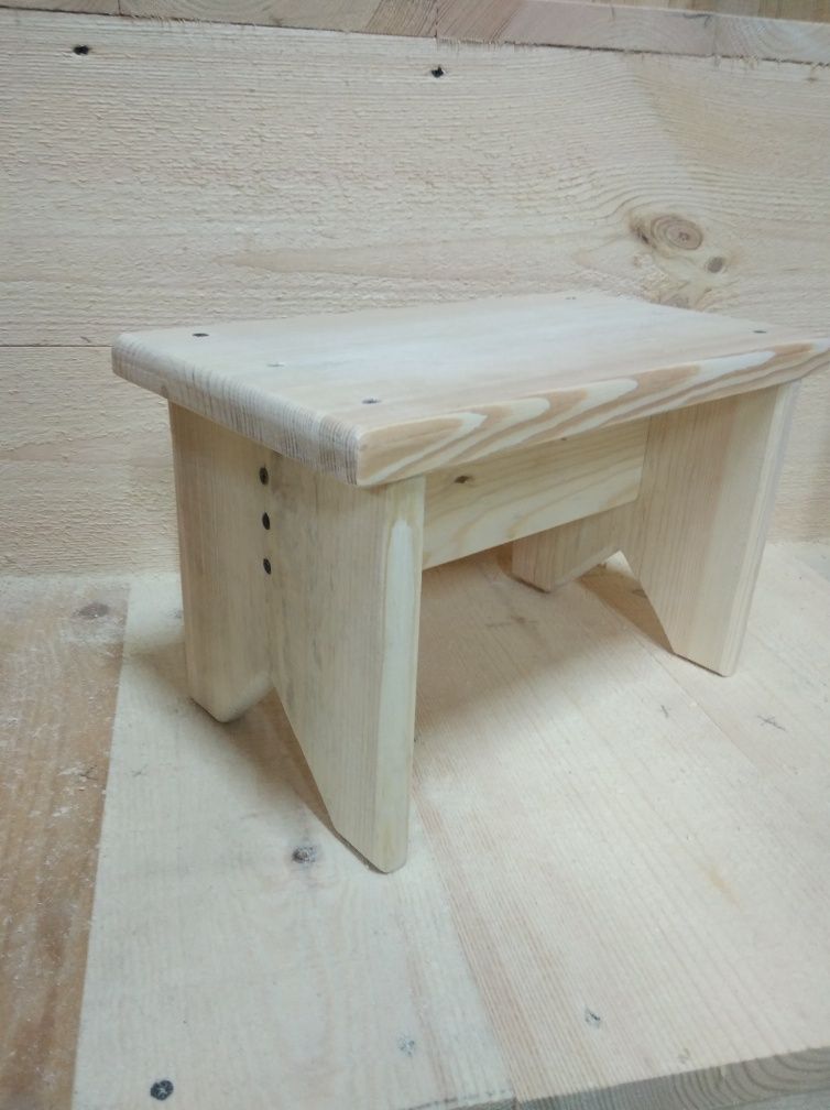 Деревянный стульчик, деревянная скамейка, скамейка из дерева