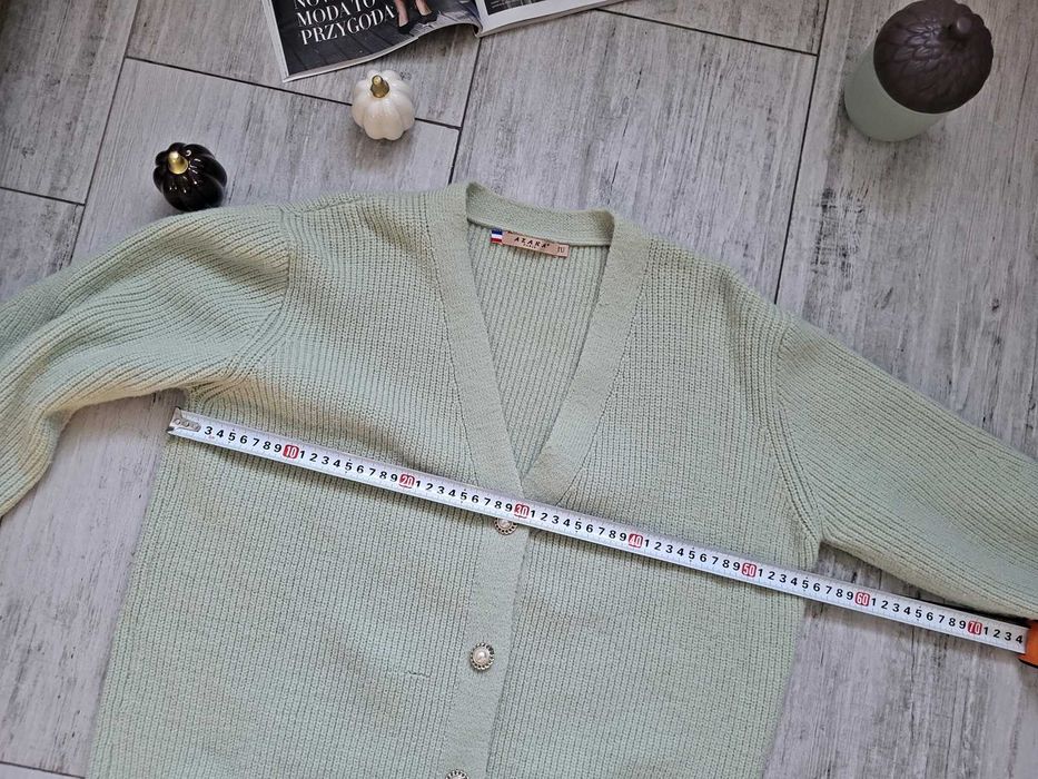 Zielony pistacjowy sweter kardigan z ozdobnymi guzikami jasny narzutka