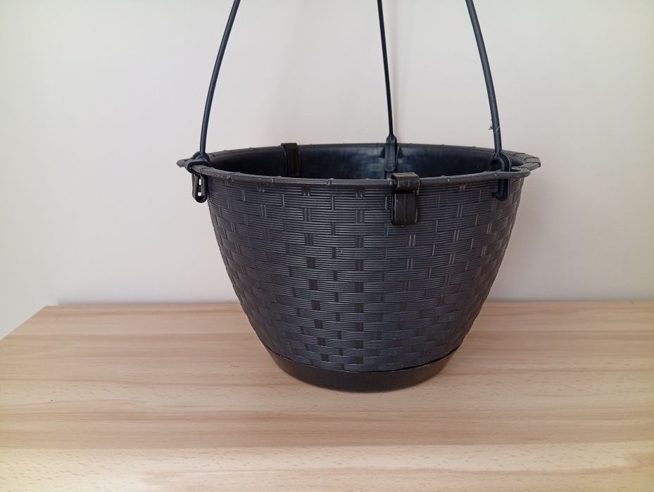 Wisząca donica rattanowa – elegancka i stylowa, do domu i ogro