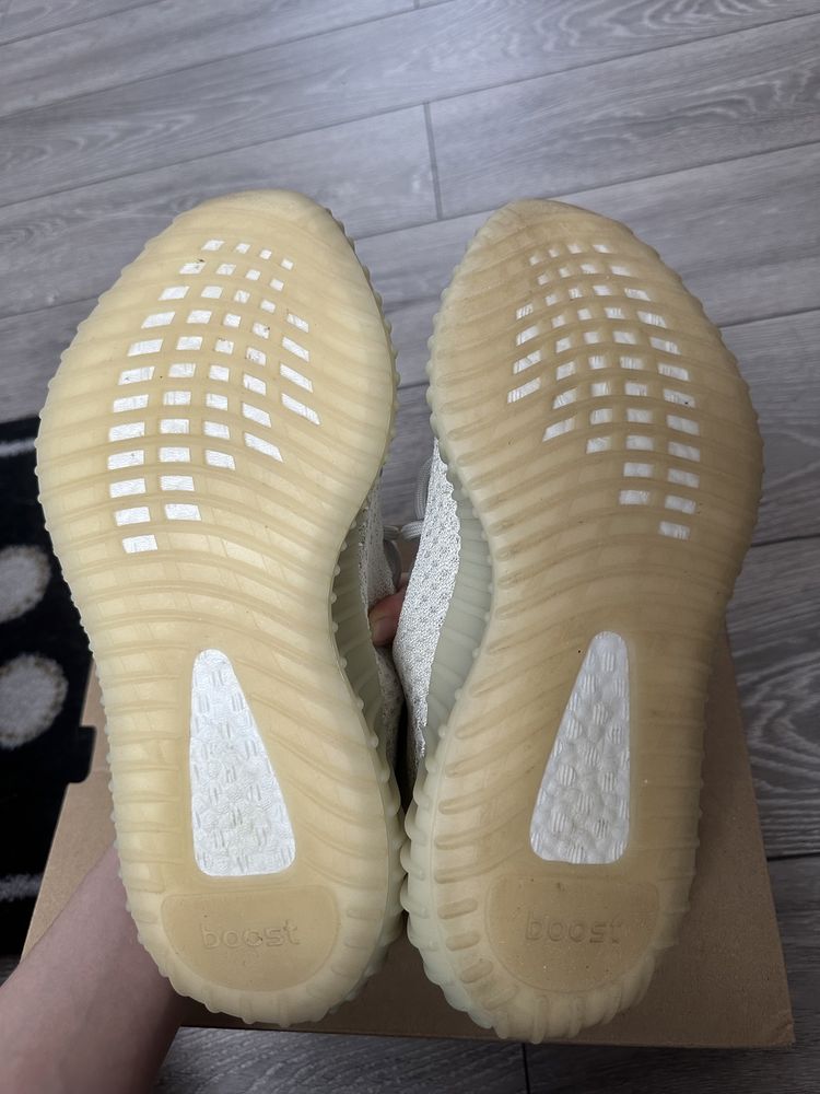 Оригінал Yeezy boots 350 V2 light US 8.5 змінює колір під солнцем