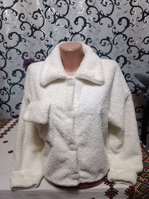 Тепла та м'яка кофтинка