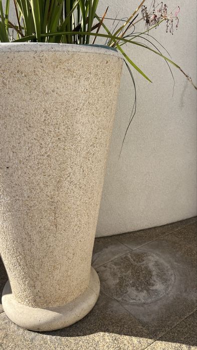 Vaso redondo em pedra – excelente estado