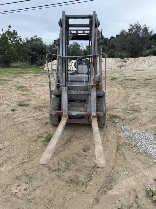 Empilhador Toyota de 3 toneladas