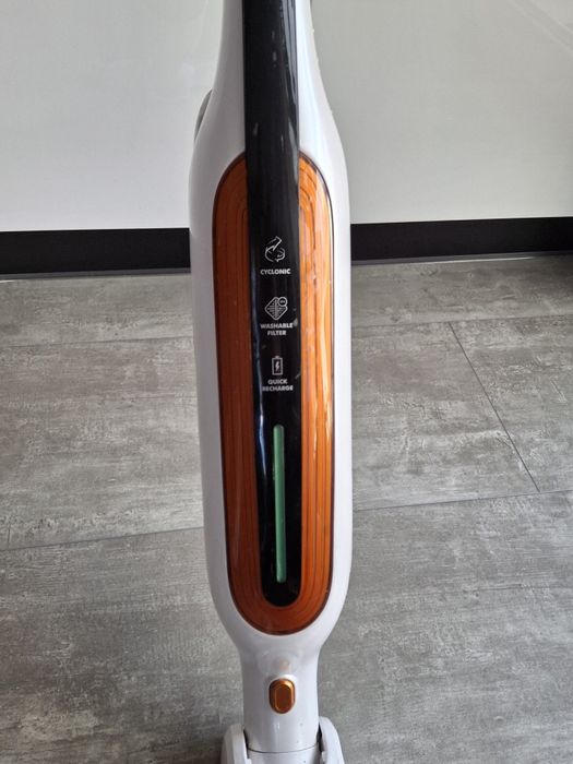 Odkurzacz pionowy Zelmer na części plus ładowarka