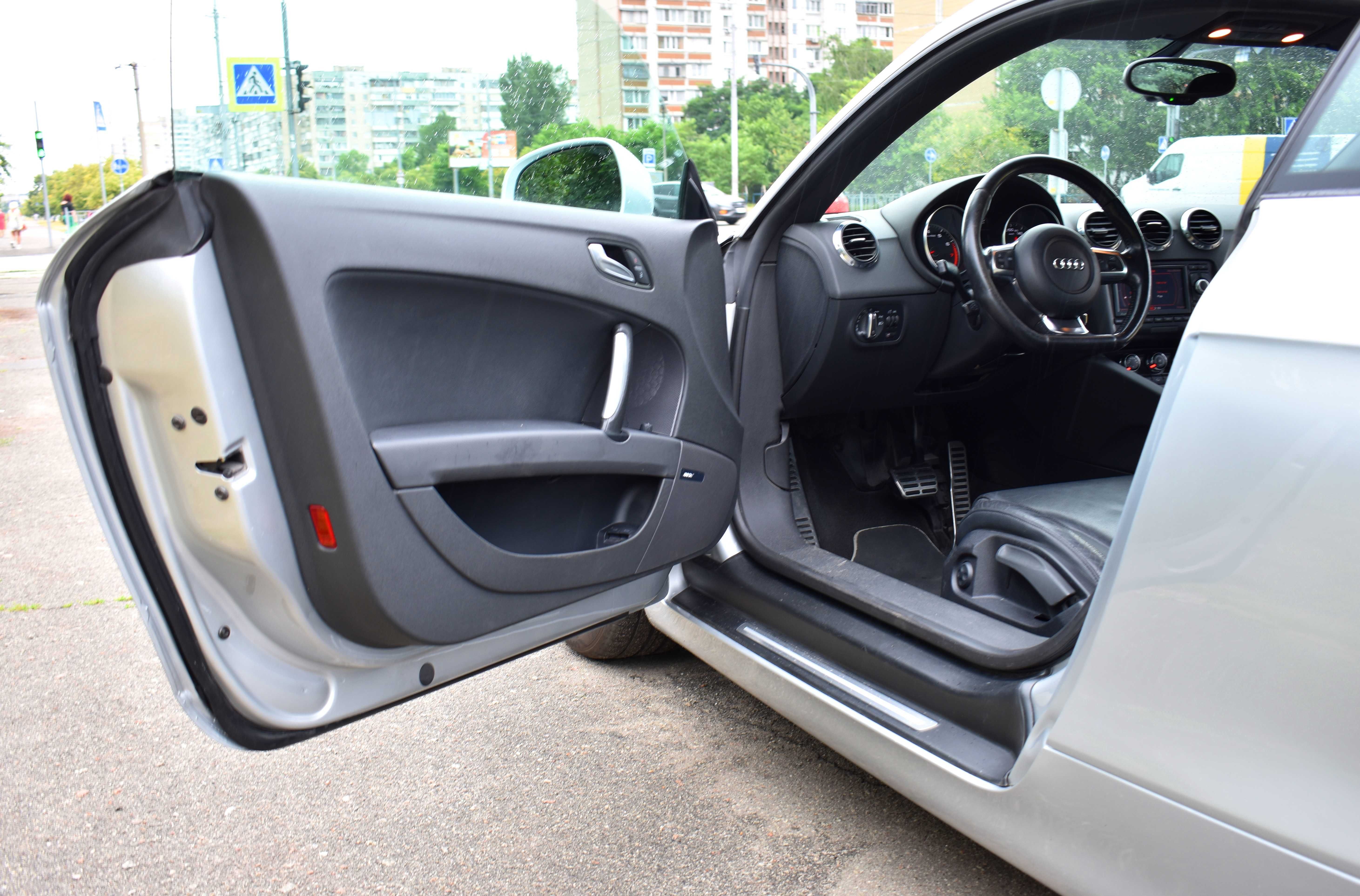 Ауди ТТ 2009г.в 2.0 TFSI S tronic (200 к.с.) Quattro • S-Line