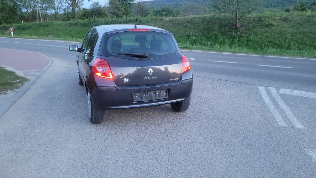 Renault clio  z Niemiec  1.6 benzyna.