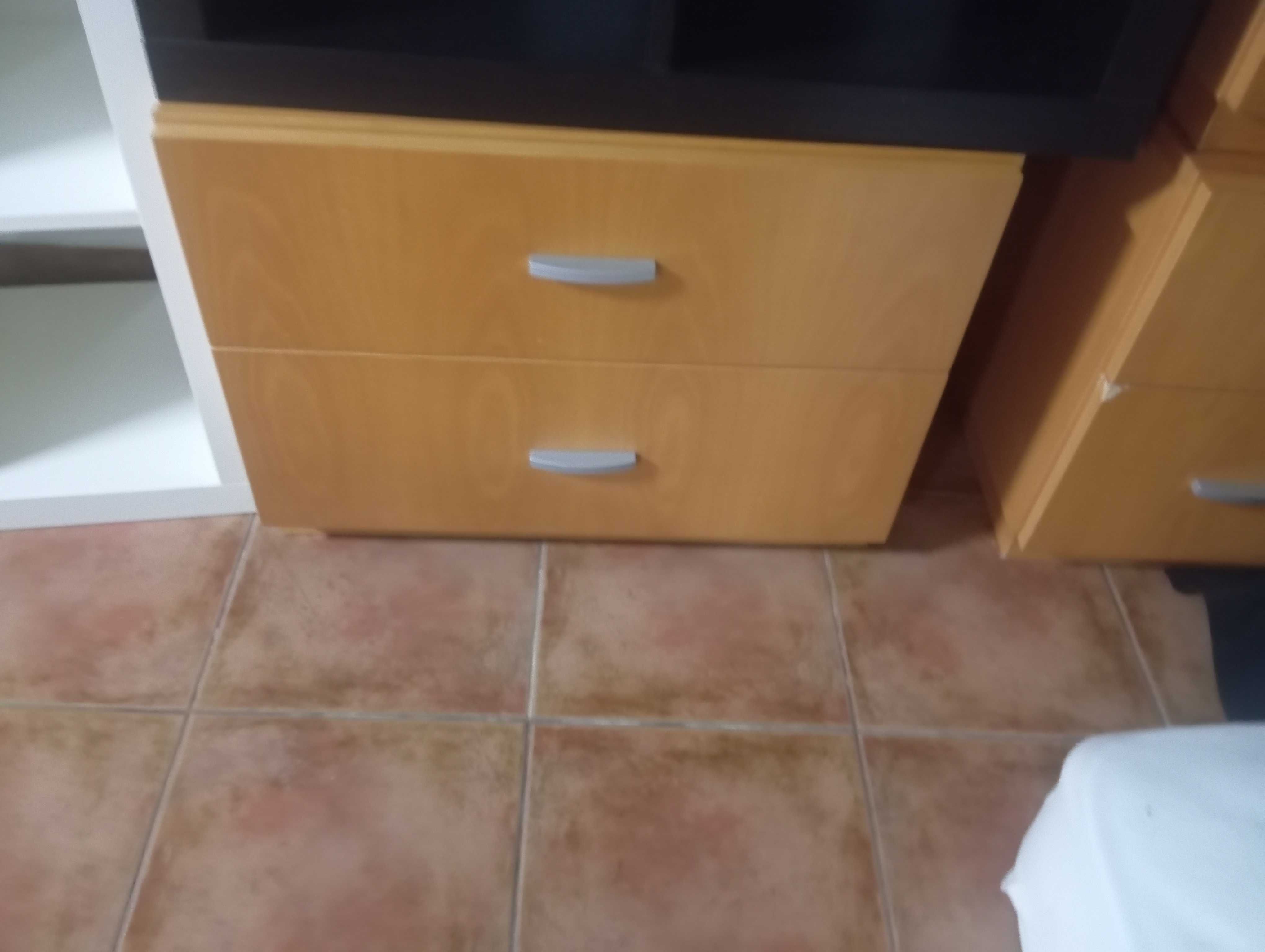 Mesa de cabeceira grande