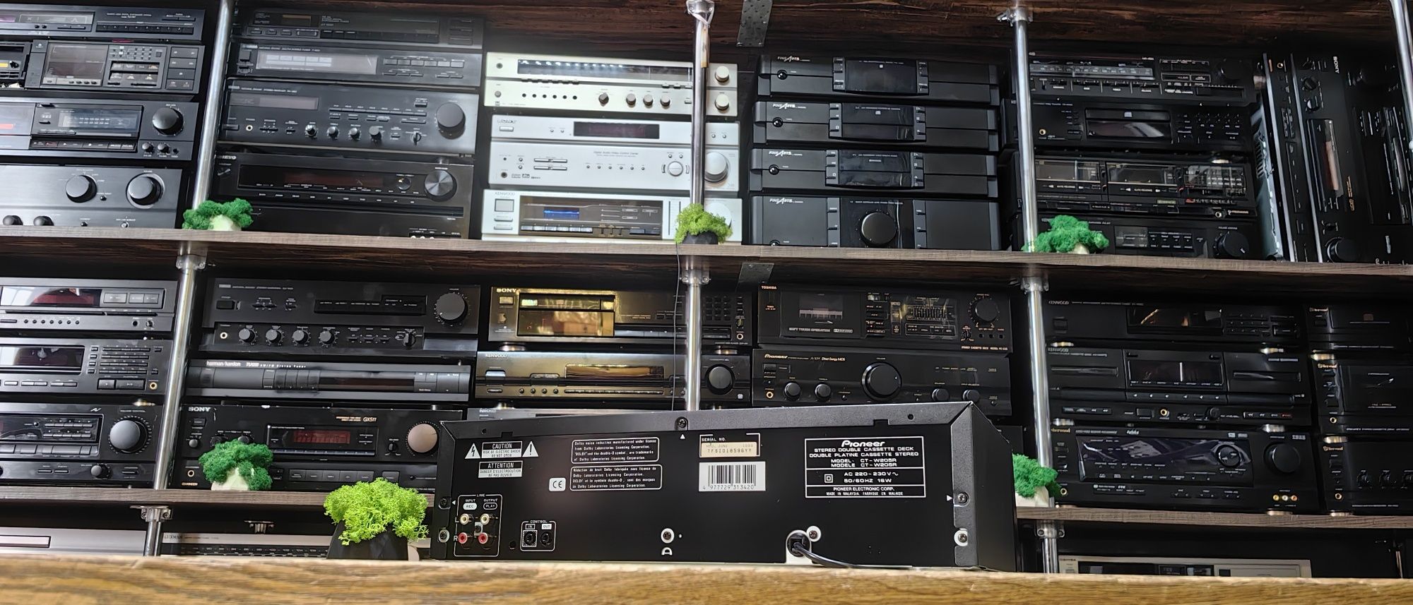 Касетний програвач Pioneer CT-W205