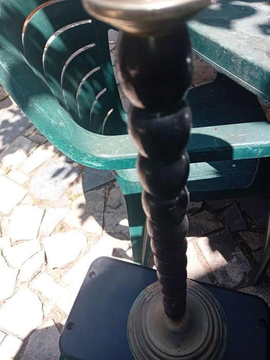 Cinzeiro de pé antigo