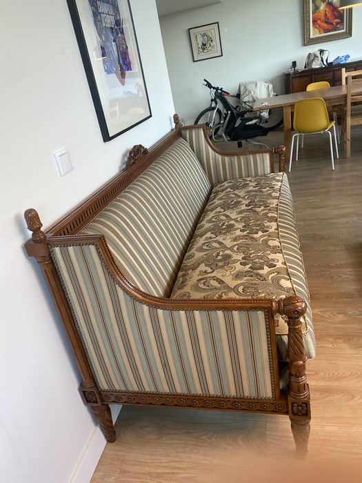 Cadeirão com mesa de centro