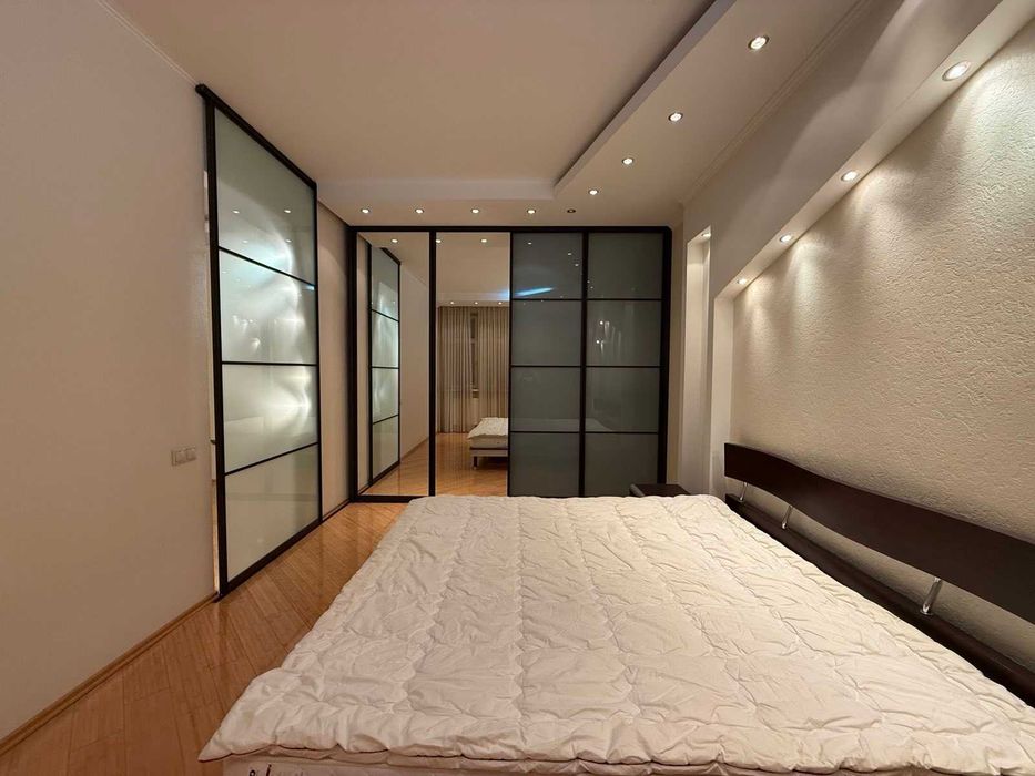 Оренда 2к, Коновальця 32Б, Печерськ, Центр, Генератор