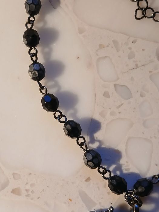 Wibo róż do policzków i naszyjnik
Róż do policzków w wyjątkowej, 3D fo