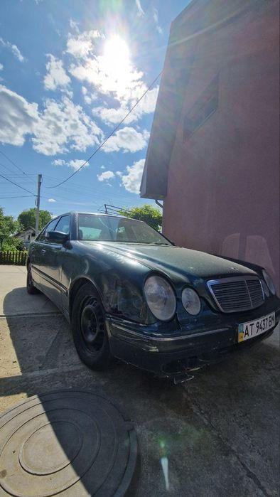 Mercedes-Benz E-Class 2.7TDI (1999) Потребує ремонту