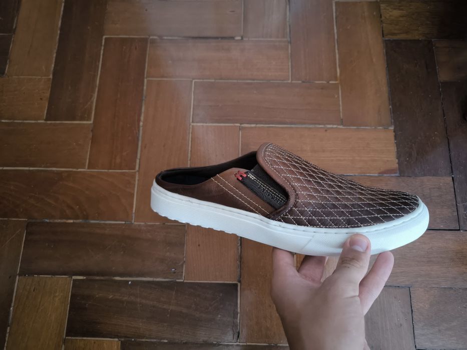 Tênis em pele boa qualidade